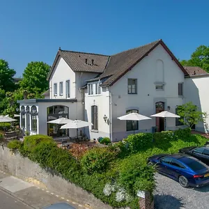 https://jeanneke-bosch-iii-schin-op-geul.eindhoven-hotels.net
