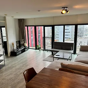 https://luxury-city-apartment-great-view-free-parking.utrechthotels.net